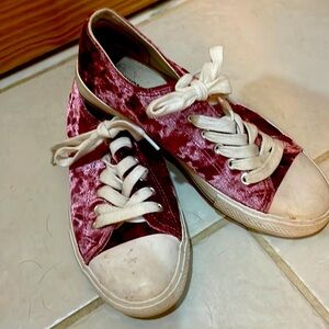 Pink crushed velvet size 7.5 Converse style sneakers by Union Bay